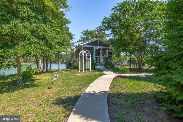 277 EMERALD COVE RD, Reedville, VA 22539