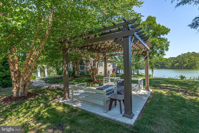 277 EMERALD COVE RD, Reedville, VA 22539