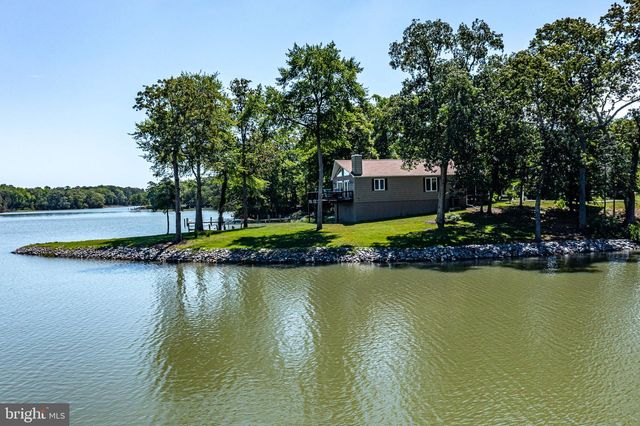 277 EMERALD COVE RD, Reedville, VA 22539