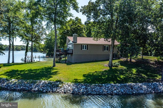 277 EMERALD COVE RD, Reedville, VA 22539