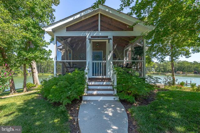 277 EMERALD COVE RD, Reedville, VA 22539