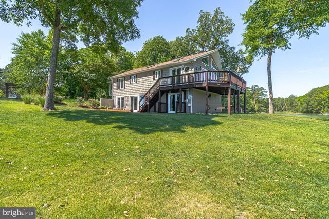 277 EMERALD COVE RD, Reedville, VA 22539