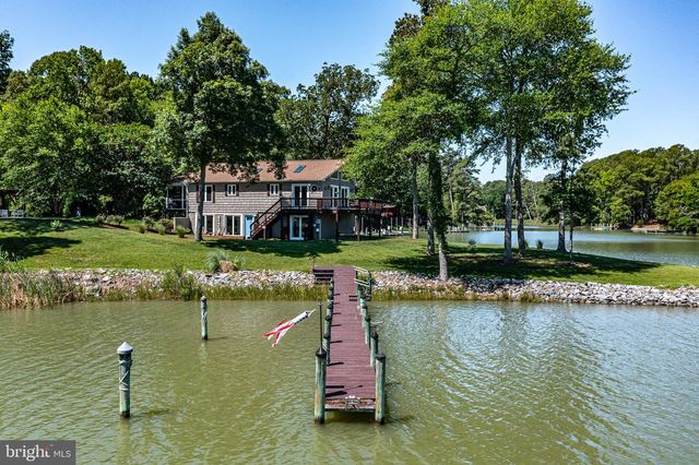 277 EMERALD COVE RD, Reedville, VA 22539