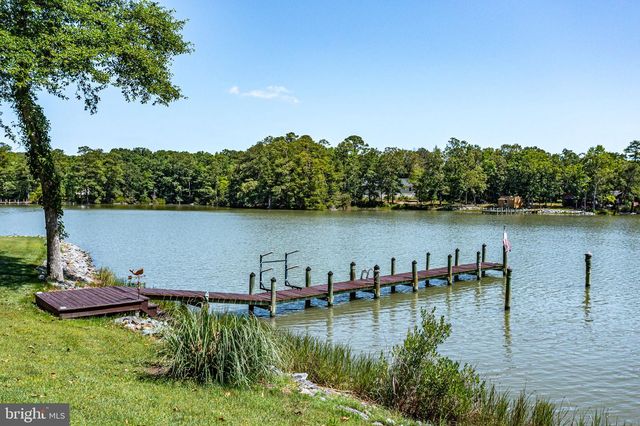 277 EMERALD COVE RD, Reedville, VA 22539