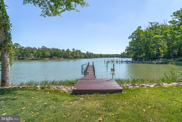 277 EMERALD COVE RD, Reedville, VA 22539