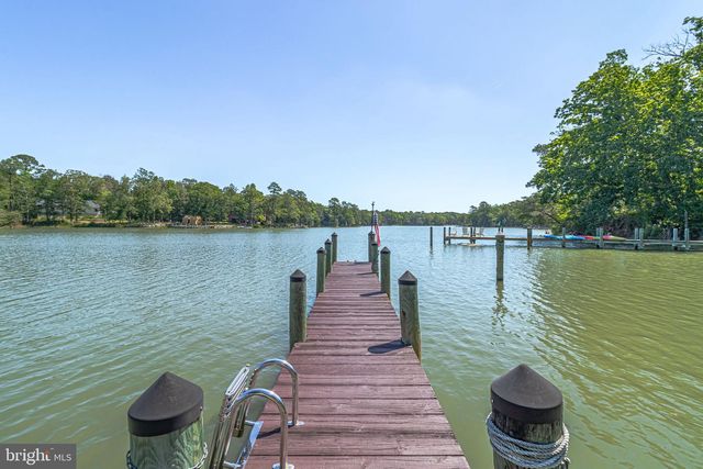 277 EMERALD COVE RD, Reedville, VA 22539