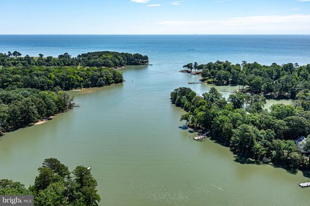 277 EMERALD COVE RD, Reedville, VA 22539