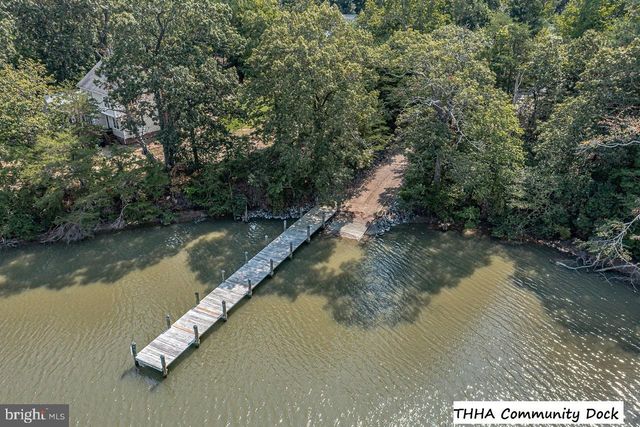 277 EMERALD COVE RD, Reedville, VA 22539