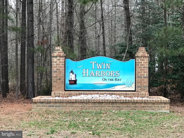 277 EMERALD COVE RD, Reedville, VA 22539