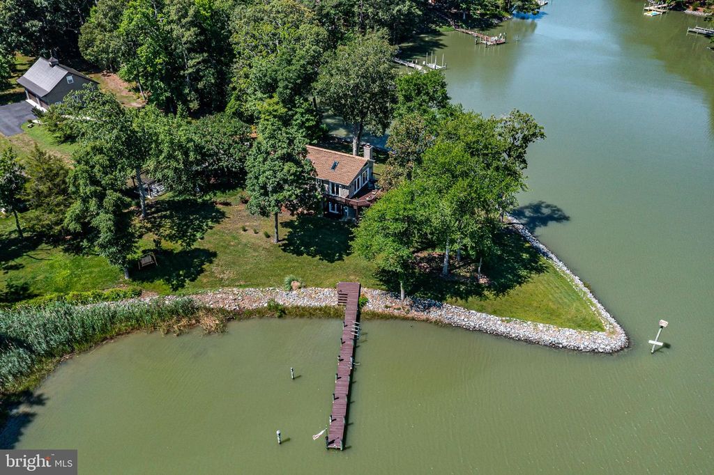 277 EMERALD COVE RD, Reedville, VA 22539