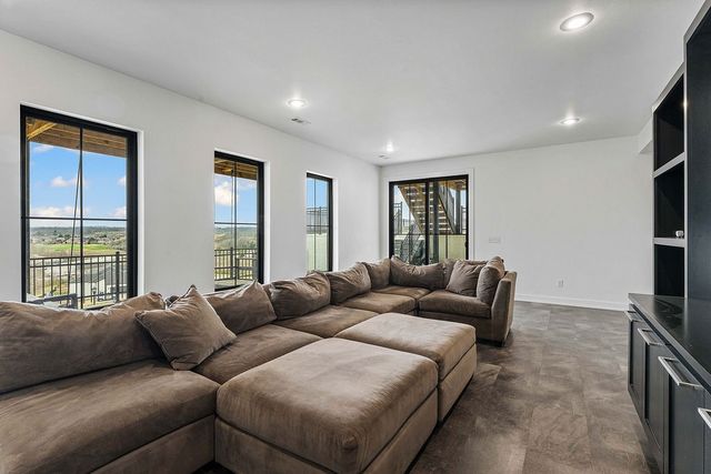 3419 NW Riverbend Road, Bentonville, AR 72712