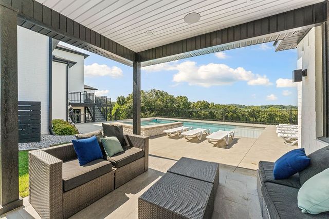 3419 NW Riverbend Road, Bentonville, AR 72712