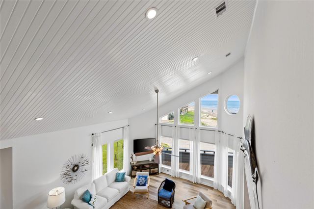 4239 Spoonbill Lane, Galveston, TX 77554