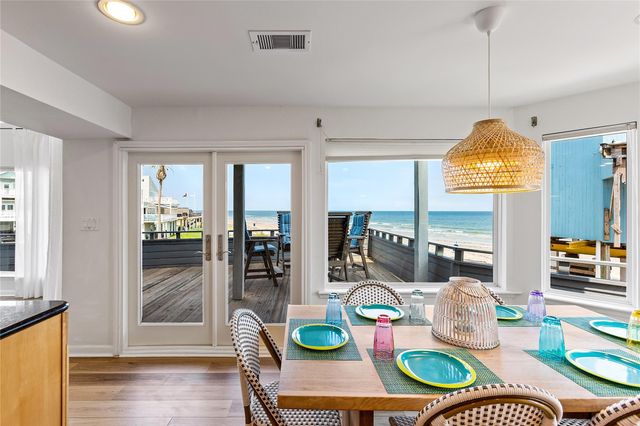 4239 Spoonbill Lane, Galveston, TX 77554