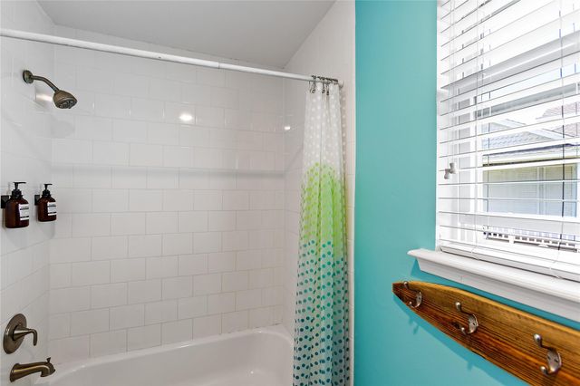 4239 Spoonbill Lane, Galveston, TX 77554