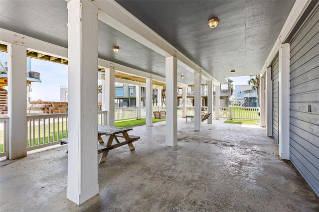 4239 Spoonbill Lane, Galveston, TX 77554