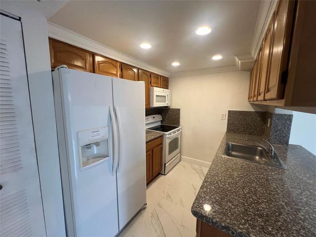 5847 BLUEBERRY Court 85, Lauderhill, FL 33313