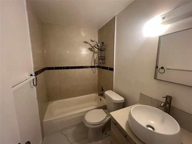 5847 BLUEBERRY Court 85, Lauderhill, FL 33313