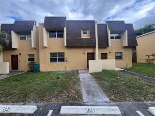 5847 BLUEBERRY Court 85, Lauderhill, FL 33313