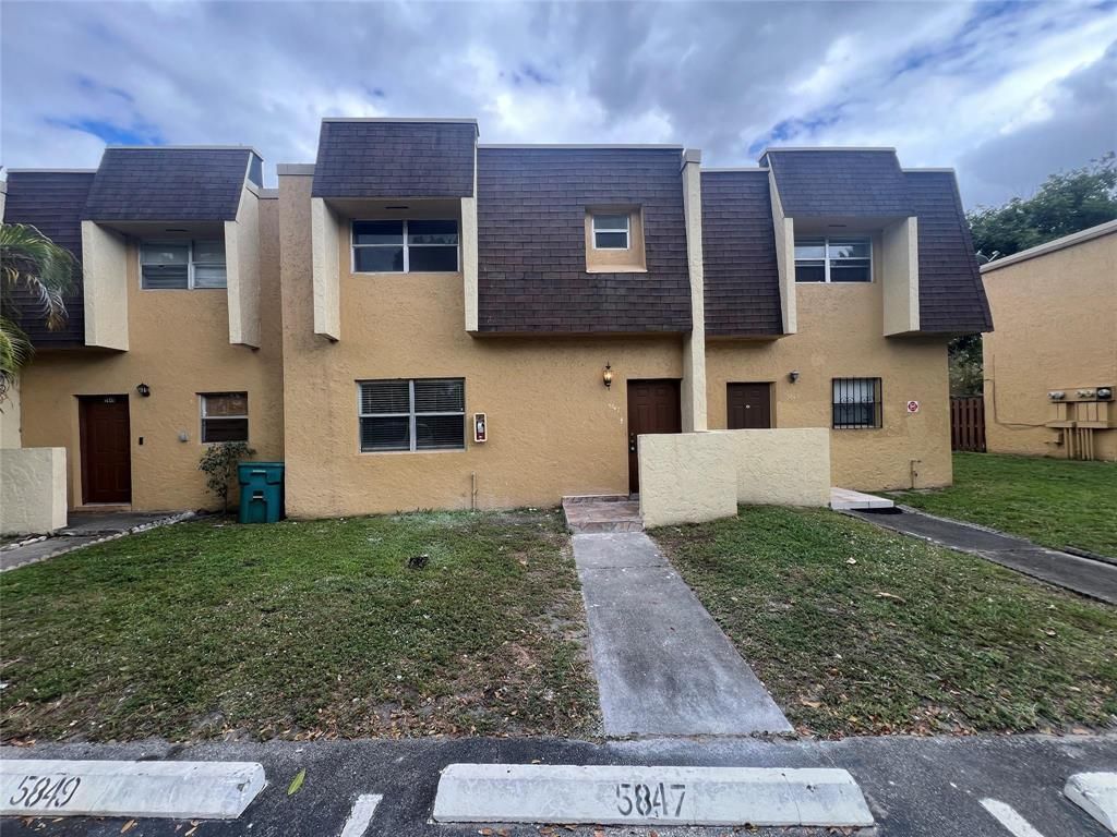 5847 BLUEBERRY Court 85, Lauderhill, FL 33313