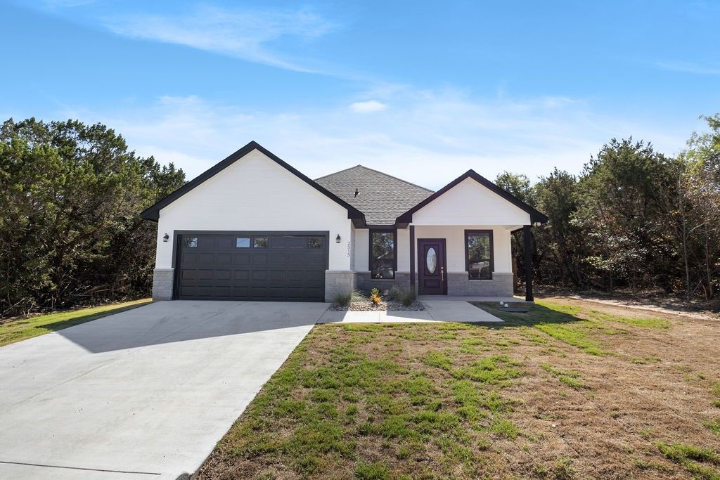 2515 Austin Court, Granbury, TX 76048