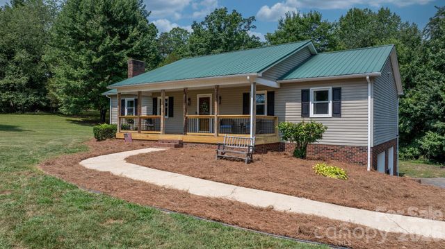 2990 Clarks Chapel Road, Lenoir, NC 28645