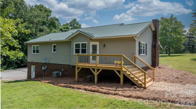 2990 Clarks Chapel Road, Lenoir, NC 28645