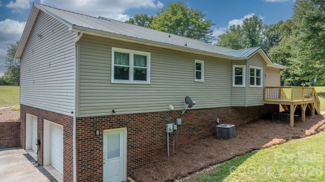 2990 Clarks Chapel Road, Lenoir, NC 28645