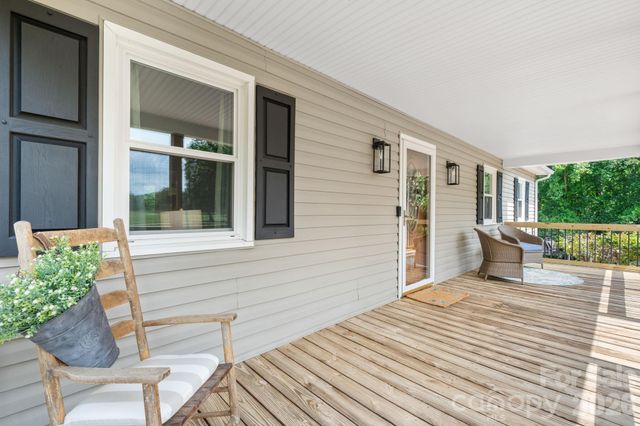 2990 Clarks Chapel Road, Lenoir, NC 28645