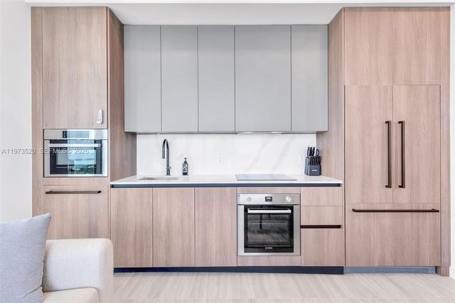 580 72nd St 1801, Miami Beach, FL 33141