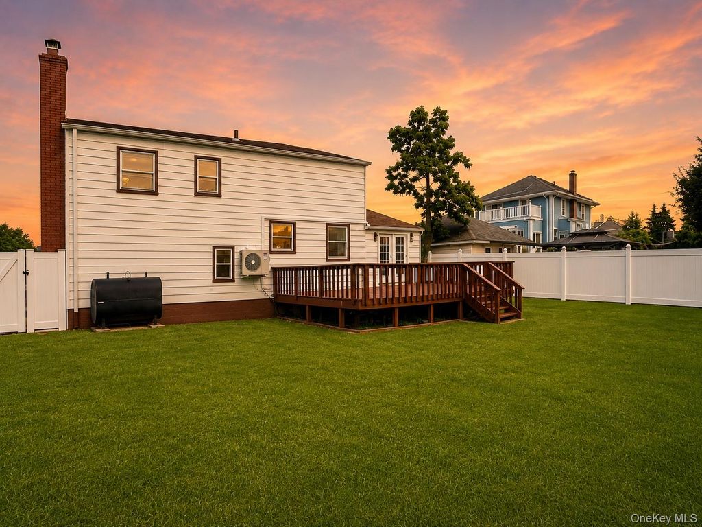 984 Hayes Street, Baldwin, NY 11510 — photo 4