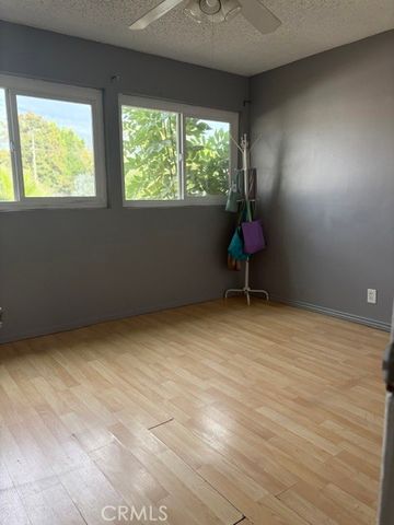 8233 Fallbrook, Los Angeles, CA 91304