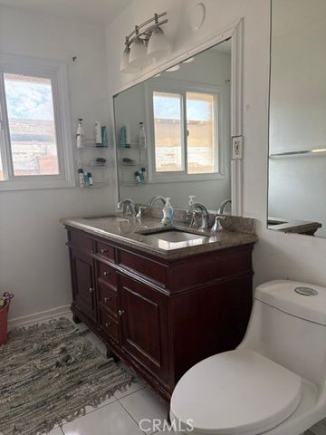8233 Fallbrook, Los Angeles, CA 91304