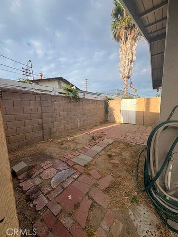 8233 Fallbrook, Los Angeles, CA 91304