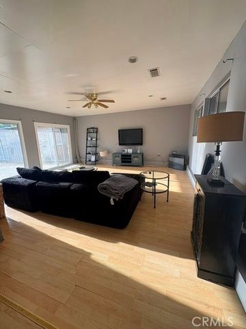 8233 Fallbrook, Los Angeles, CA 91304
