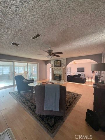 8233 Fallbrook, Los Angeles, CA 91304