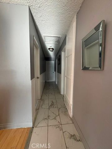 8233 Fallbrook, Los Angeles, CA 91304