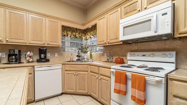 1018 N Boston College Drive, Edinburg, TX 78541