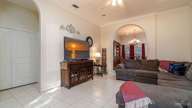 1018 N Boston College Drive, Edinburg, TX 78541