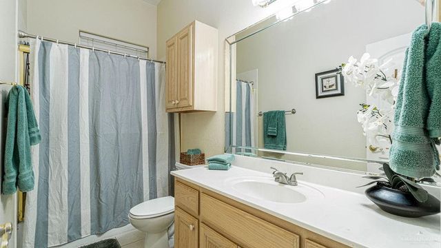 1018 N Boston College Drive, Edinburg, TX 78541