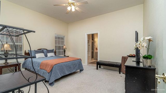 1018 N Boston College Drive, Edinburg, TX 78541