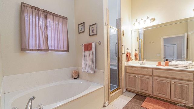 1018 N Boston College Drive, Edinburg, TX 78541