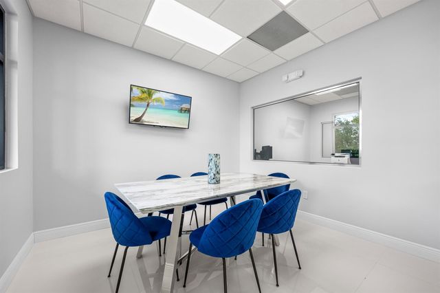 9200 Belvedere Road 207, Royal Palm Beach, FL 33411