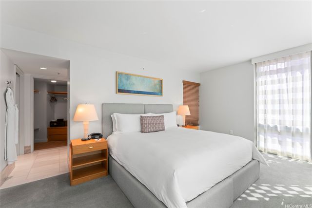 383 Kalaimoku Street 1916, Honolulu, HI 96815