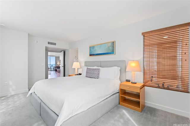 383 Kalaimoku Street 1916, Honolulu, HI 96815