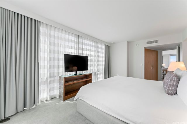 383 Kalaimoku Street 1916, Honolulu, HI 96815