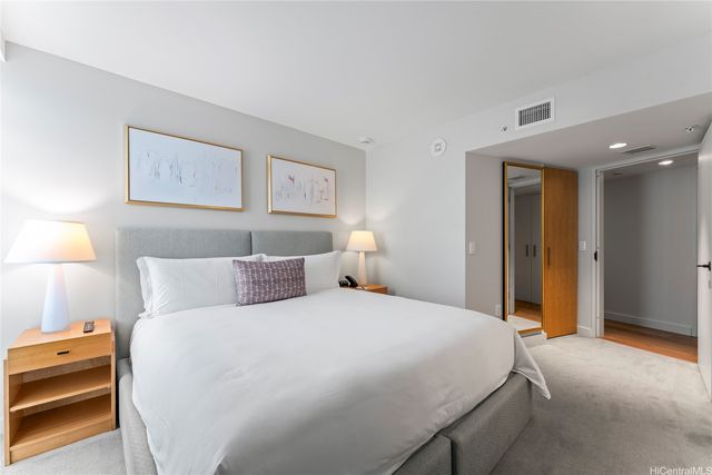 383 Kalaimoku Street 1916, Honolulu, HI 96815