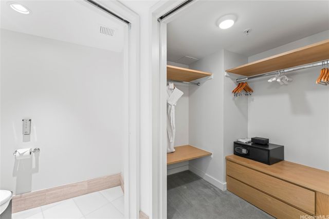 383 Kalaimoku Street 1916, Honolulu, HI 96815