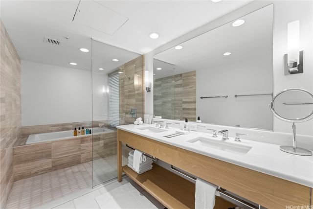 383 Kalaimoku Street 1916, Honolulu, HI 96815