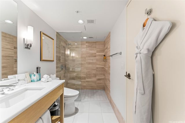 383 Kalaimoku Street 1916, Honolulu, HI 96815